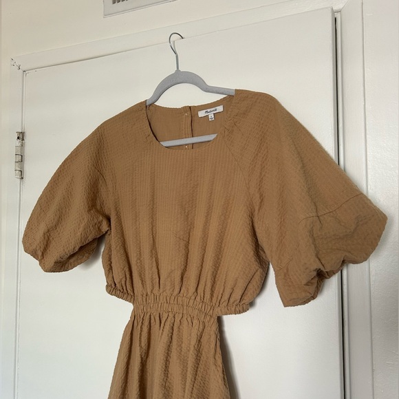 Madewell Seersucker Cut Out Midi Dress with Puff Sleeves in Tan - Picture 6 of 10